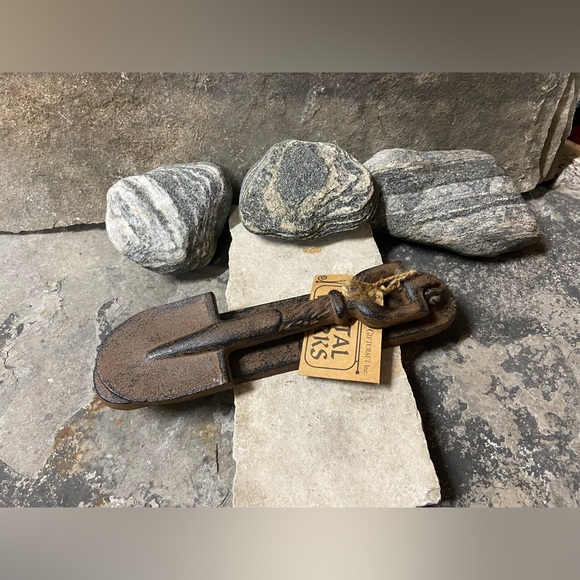 Cast Iron Shovel Door Knocker & Pull Handle - Picture 12 of 12